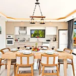 빌라 Uzumlu Village 2 Bedroom *